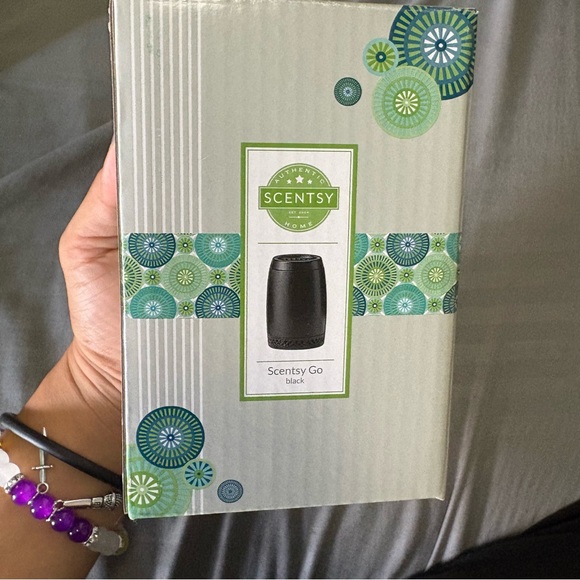 Scentsy Air Go in black 9 pods Included - Picture 8 of 8